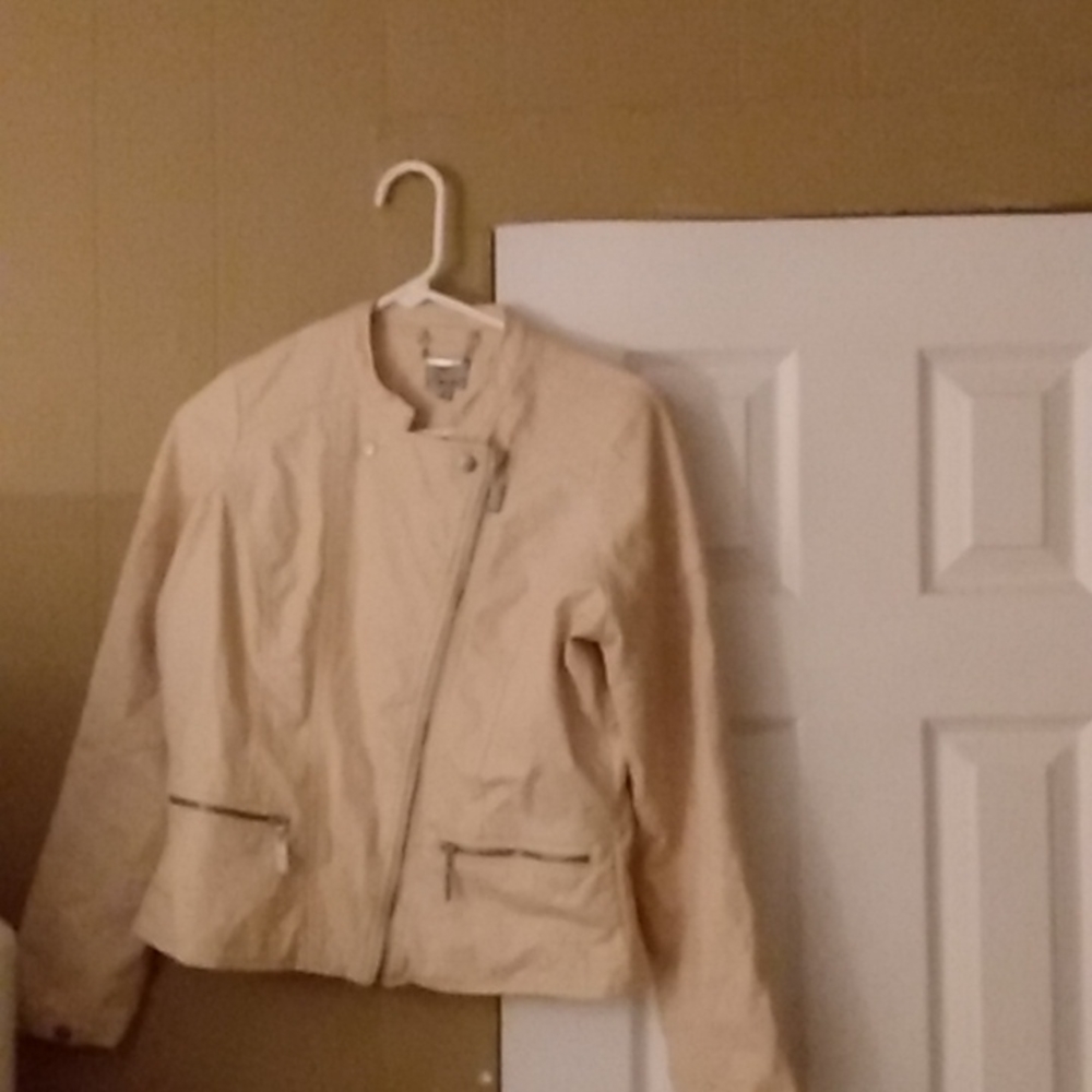 Women's Peach Cropped Size Small Jacket.